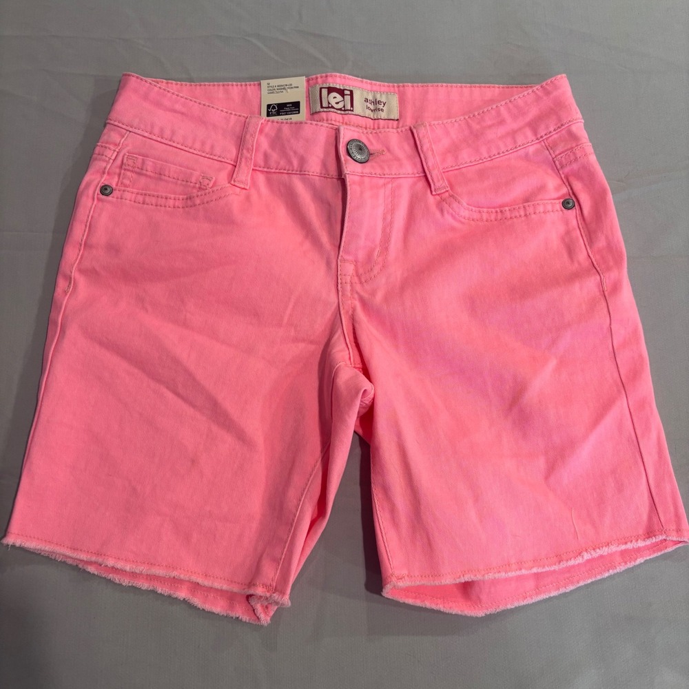 L.E.I neon pink Ashley lowrise shorts size 3